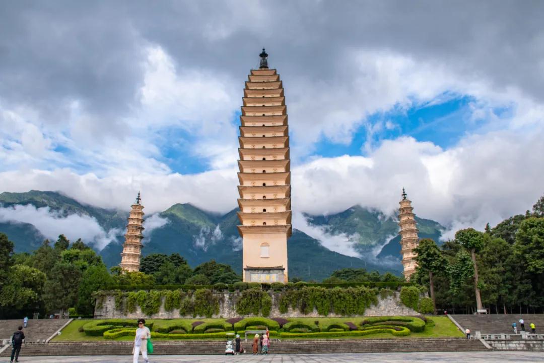 大理三座千年古塔，一座重建的崇圣寺，它的建筑文化有何出彩的地方？  大理旅游攻略