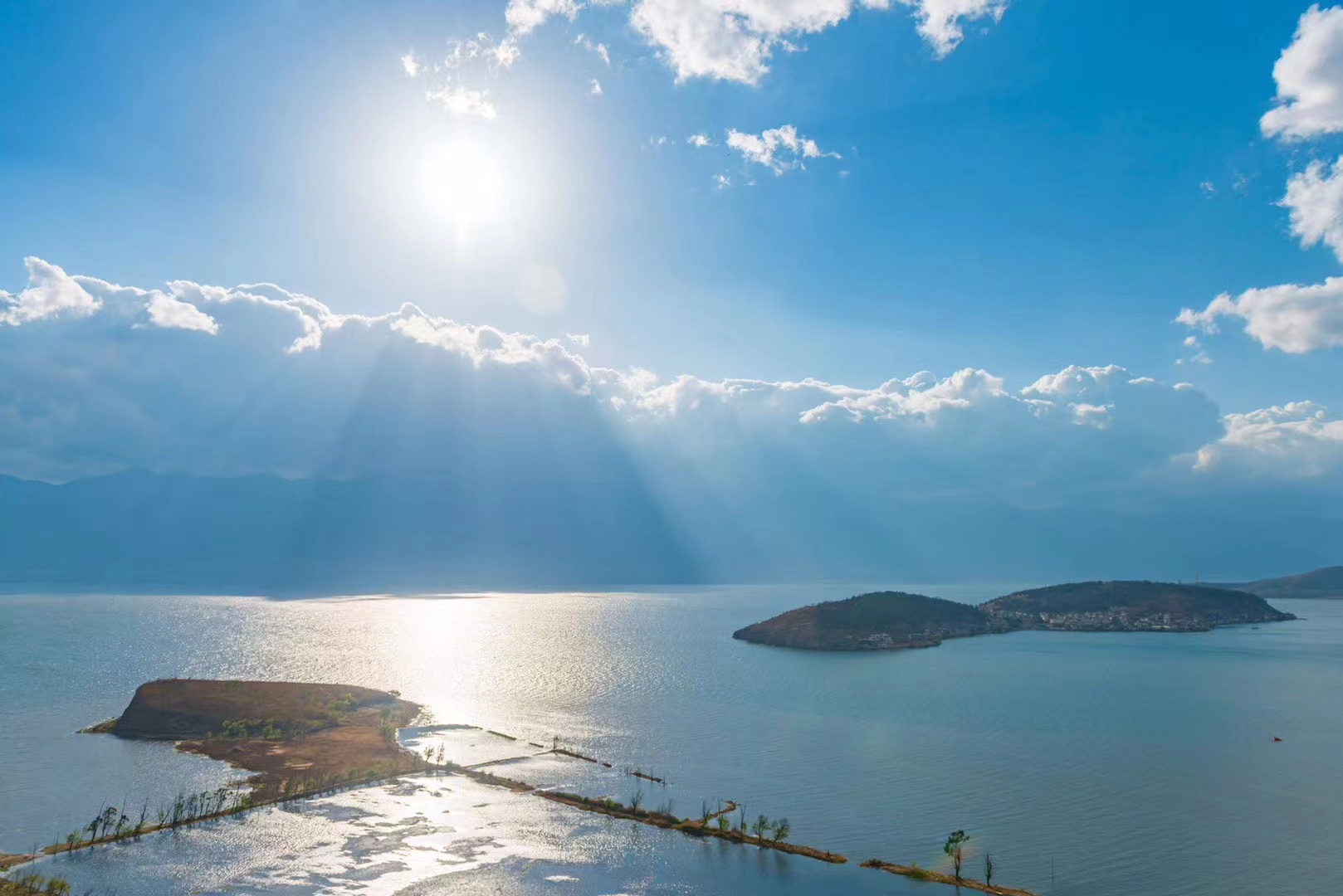 大理洱海里的美麗島嶼—金梭島和銀梭島