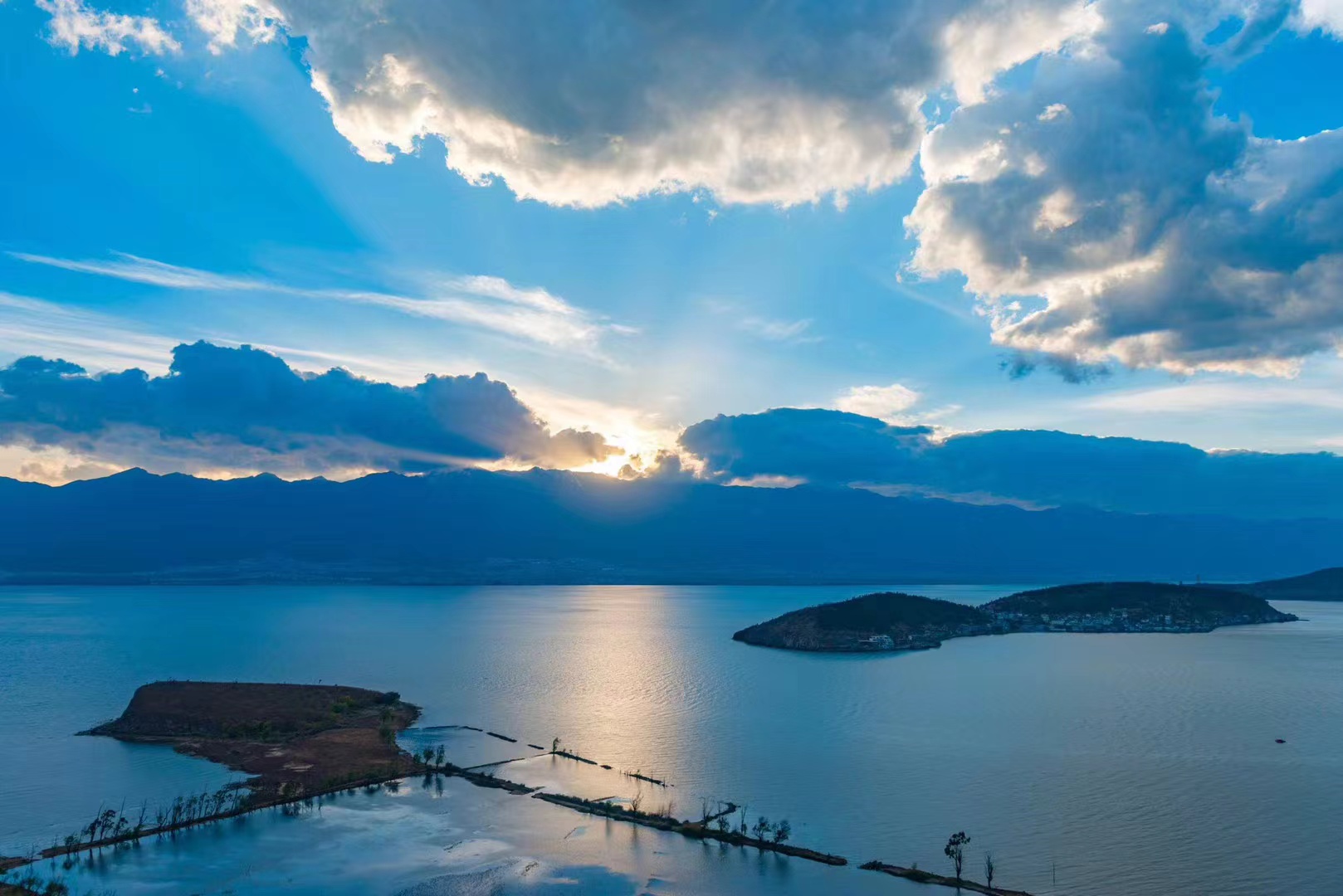 大理洱海里的美麗島嶼—金梭島和銀梭島